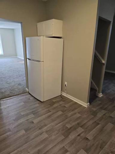 Main picture of 320 E 9th St