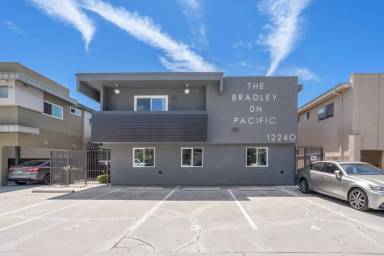 Main picture of 12240 Pacific Ave