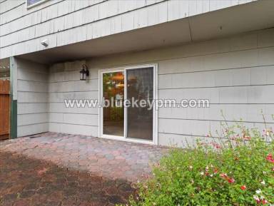 Main picture of 405 NE 105th St