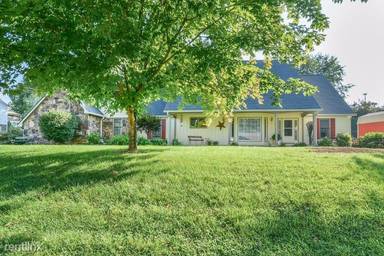 Main picture of 2 Staunton Cir