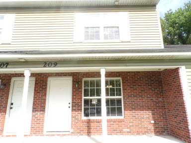 Main picture of 209 Palace Cir