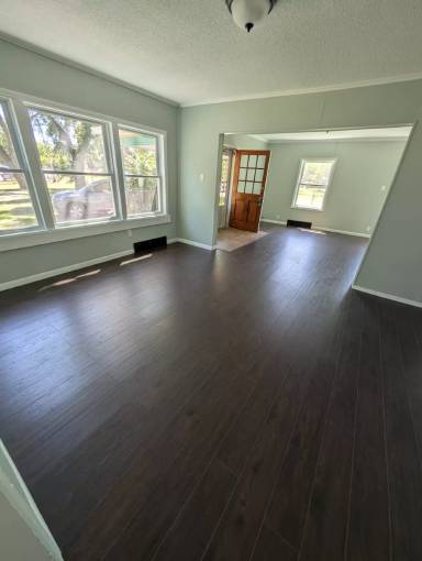Main picture of 2102 NE Meriden Rd