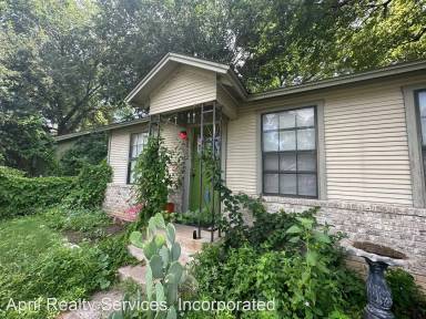 Main picture of 2502 E 2nd St