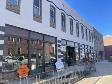 Main picture of 103 N 1st St