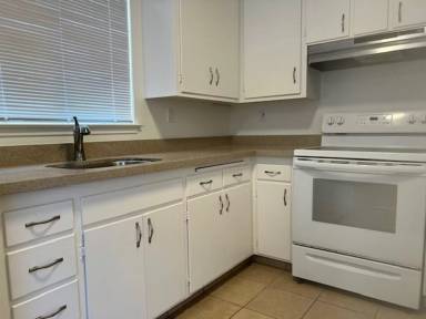 Main picture of 1365 Broadway