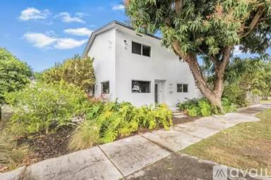 Main picture of 1710 SW 35th Ct