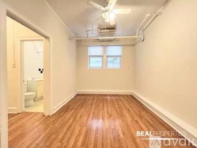 Main picture of 2827 N Burling Apartments