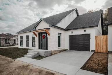 Main picture of 3608A N Vine St