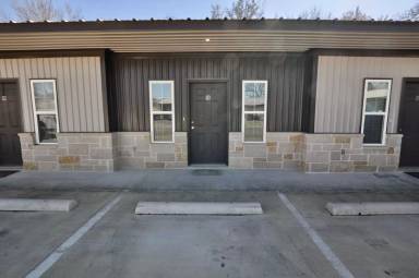 Main picture of 215 Price Ln