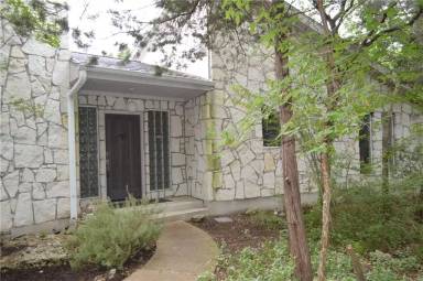 Main picture of 600 Royal Ln
