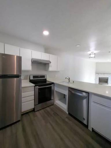 Main picture of 2711 W Maplewood Ave