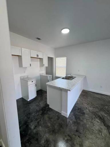 Main picture of 3079 Manhattan Ave