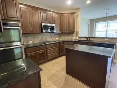 Main picture of 3329 Guadalajara St