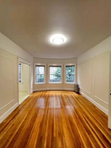Main picture of 2470 Washington St