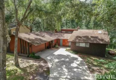 Main picture of 500 Raintree Trl