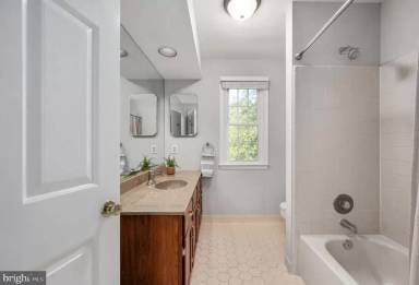 Main picture of 10622 Edinburgh Dr