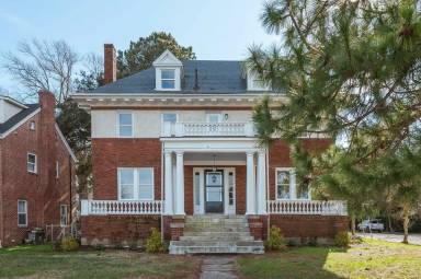 Main picture of 559 Mayflower Rd