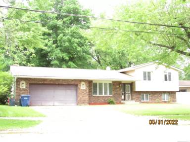 Main picture of 709 Normal Rd