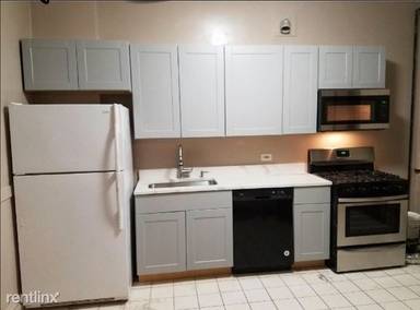 Main picture of 4507 N Clark St