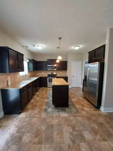 Main picture of 2402 Market Hill Dr