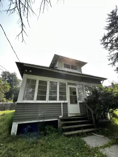 Main picture of 44 Benjamin Rd