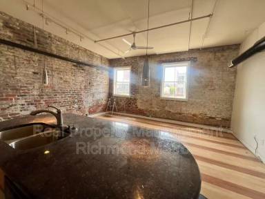 Main picture of 15 N 18th St