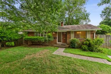 Main picture of 9509 Vance Pl