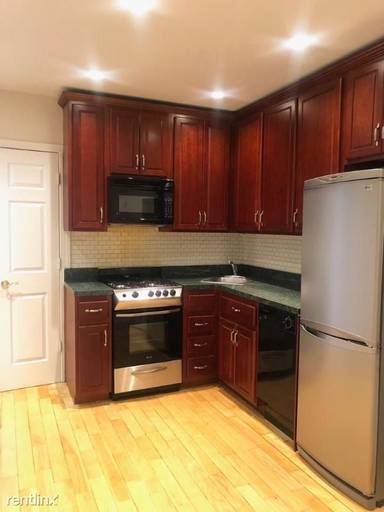 Main picture of 533 W 49th St