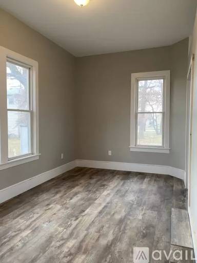 Main picture of 105 E Lincoln Ave