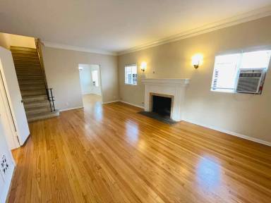 Main picture of 332 N Sycamore Ave