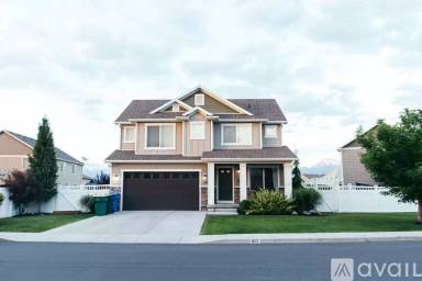 Main picture of 807 S Oak Crest Dr