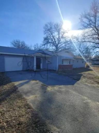 Main picture of 2908 N Michigan St