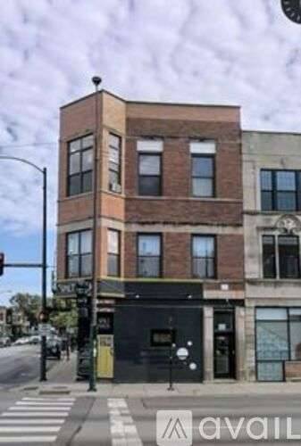 Main picture of 2758 W Fullerton Ave