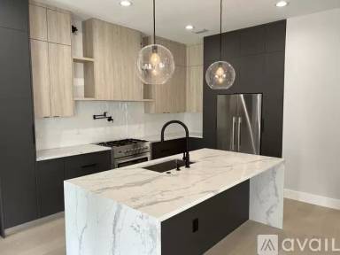 Main picture of 409 W Amelia Ave