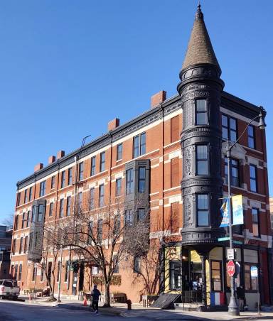 Main picture of 2100 N Halsted St