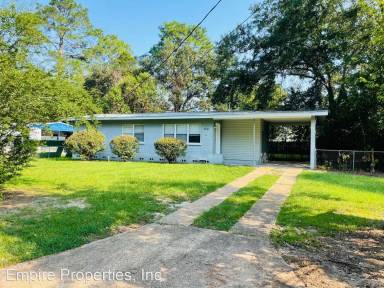 Main picture of 902 Apache St