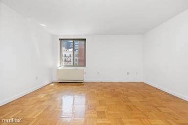Main picture of 460 W 20th St