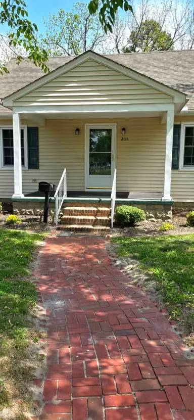 Main picture of 205 W London Ave