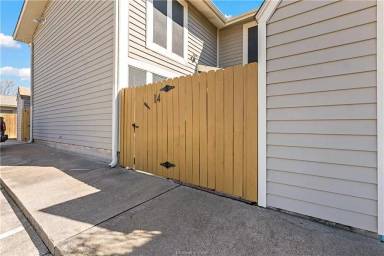 Main picture of 2101 Barak Ln