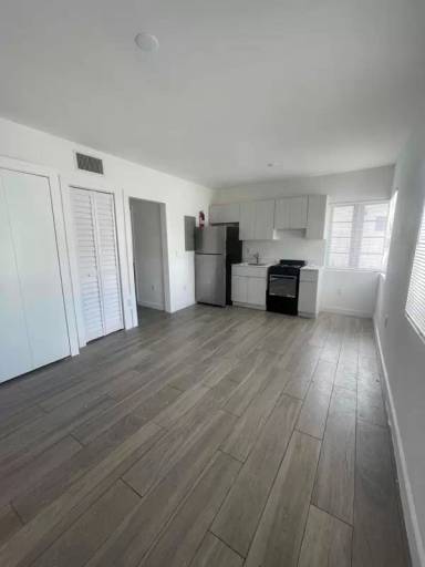 Main picture of 572 NE 67th St