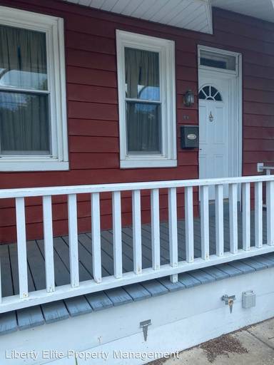 Main picture of 979 Clark St