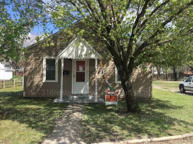 Main picture of 120 N Kansas Ave