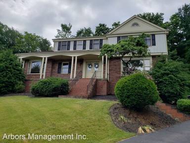 Main picture of 1308 Woodlawn Ct