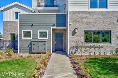 Main picture of 534 N Elena Ave