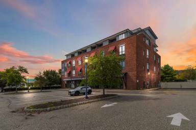 Main picture of 70 Church St