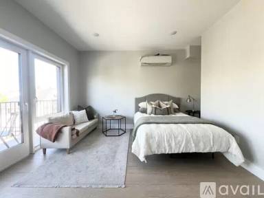 Main picture of 872 Broadway