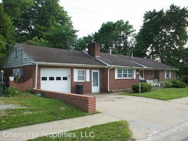 Main picture of 102 E Ford St