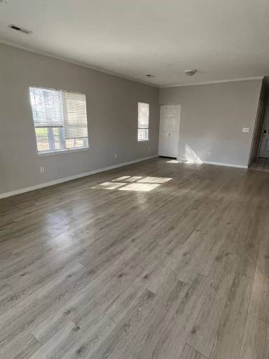 Main picture of 3511 Sweetwater Blvd