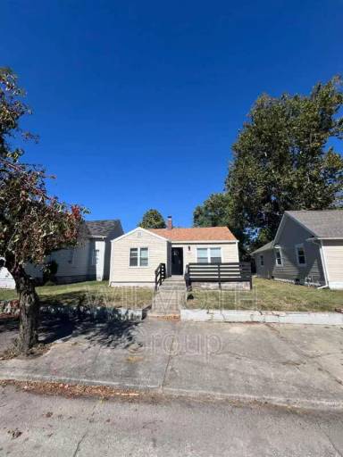 Main picture of 1402 E Willard St