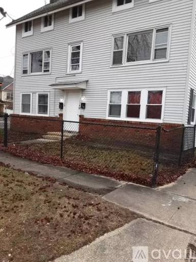 Main picture of 200 Center St
